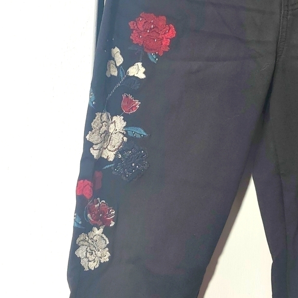 Jlo- Womens Black embroidered Skinny Jeans Mid rise Stretchy Sz.10 - Picture 2 of 6